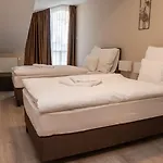 Budapest Airport Eprespark 3*