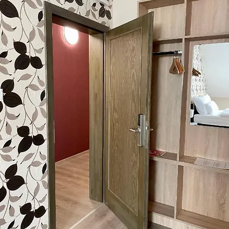 Budapest Airport Eprespark Hotel 3*