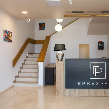 Budapest Airport Eprespark 3* וסס