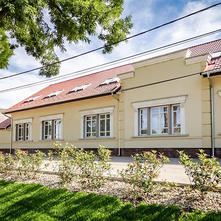 Budapest Airport Eprespark 3*