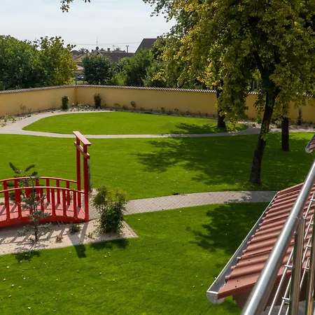 Budapest Airport Eprespark מלון 3*