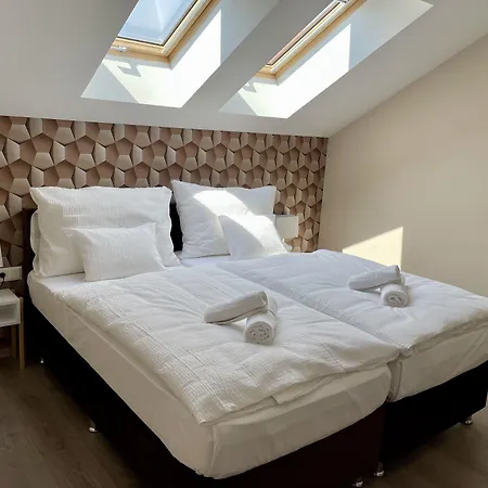 Budapest Airport Eprespark 3*