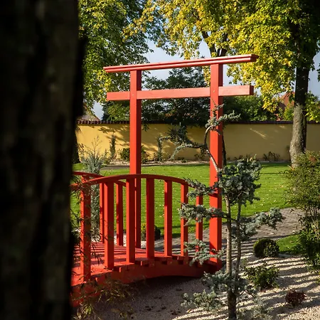 Budapest Airport Eprespark Hotel 3*