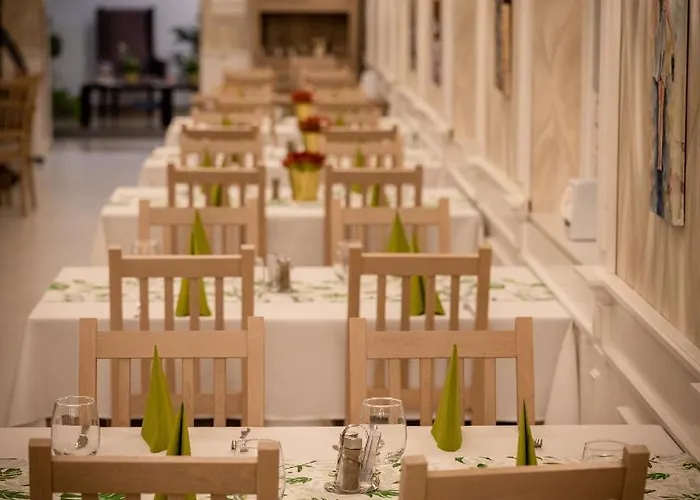 Budapest Airport Eprespark 3*